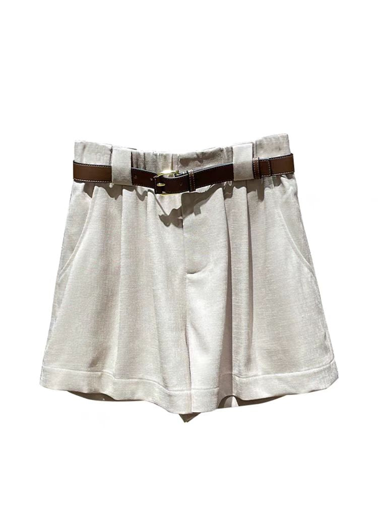 Khaki shorts with belt